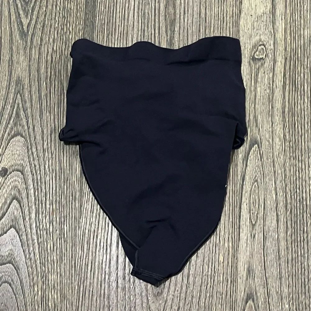 NWOT Skims Seamless Sculpt Mid Waist Thong Brief Shapewear Fitted Stretch Onyx L